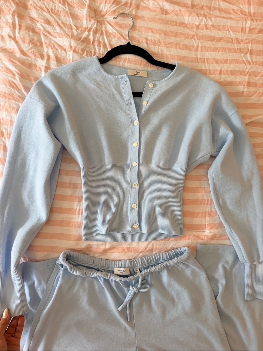 Aritzia Go Lightly Cardigan and Gilmore Pant - Picture 5 of 7